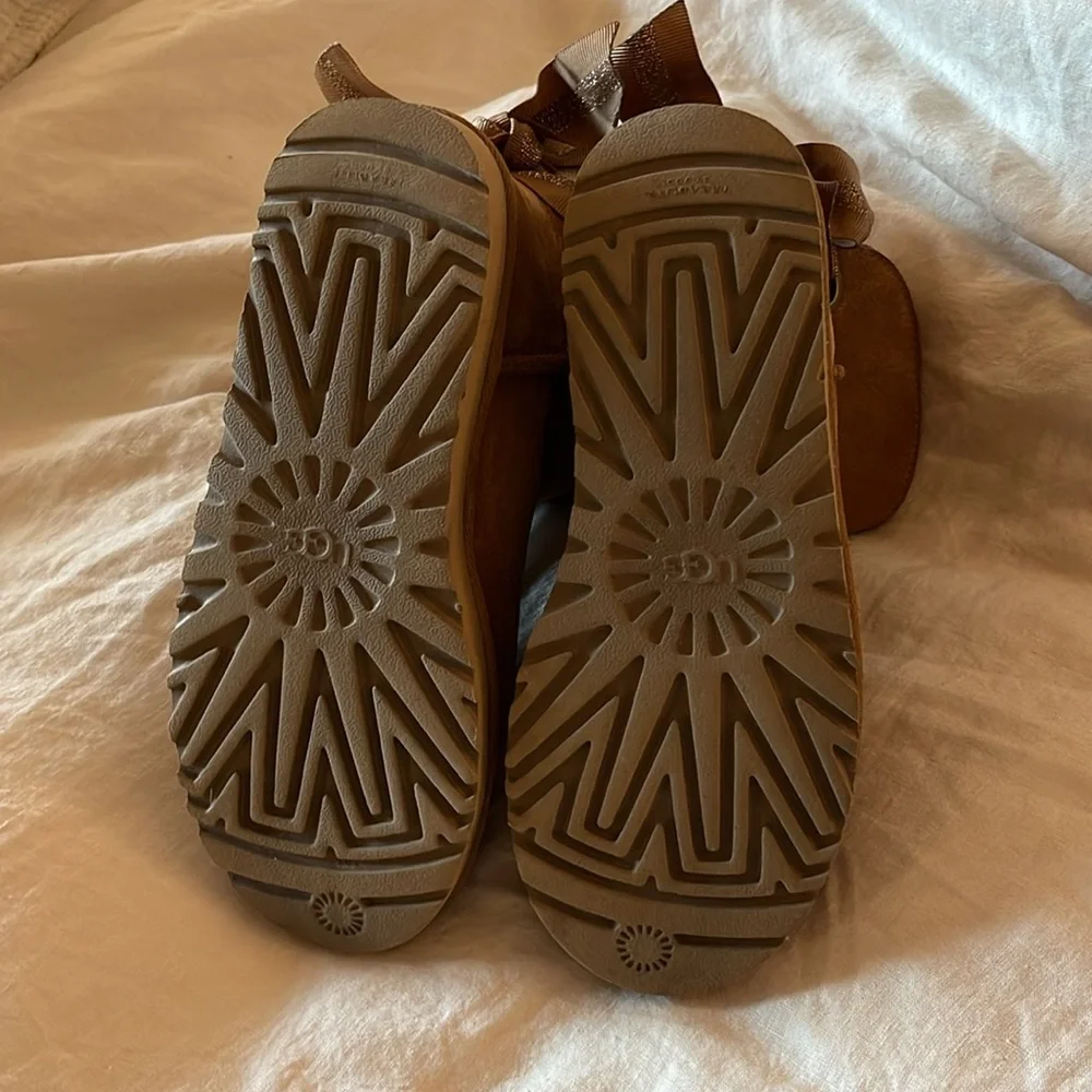 UGG Bailey Bow Mini with exchangeable bows - Size 7 - Picture 3 of 5